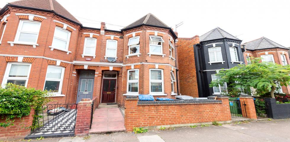 			3 Bedroom, 1 bath, 1 reception Flat			 Acland Road, Willesden Green